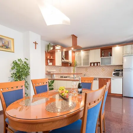 With Wifi - 18120 Appartement